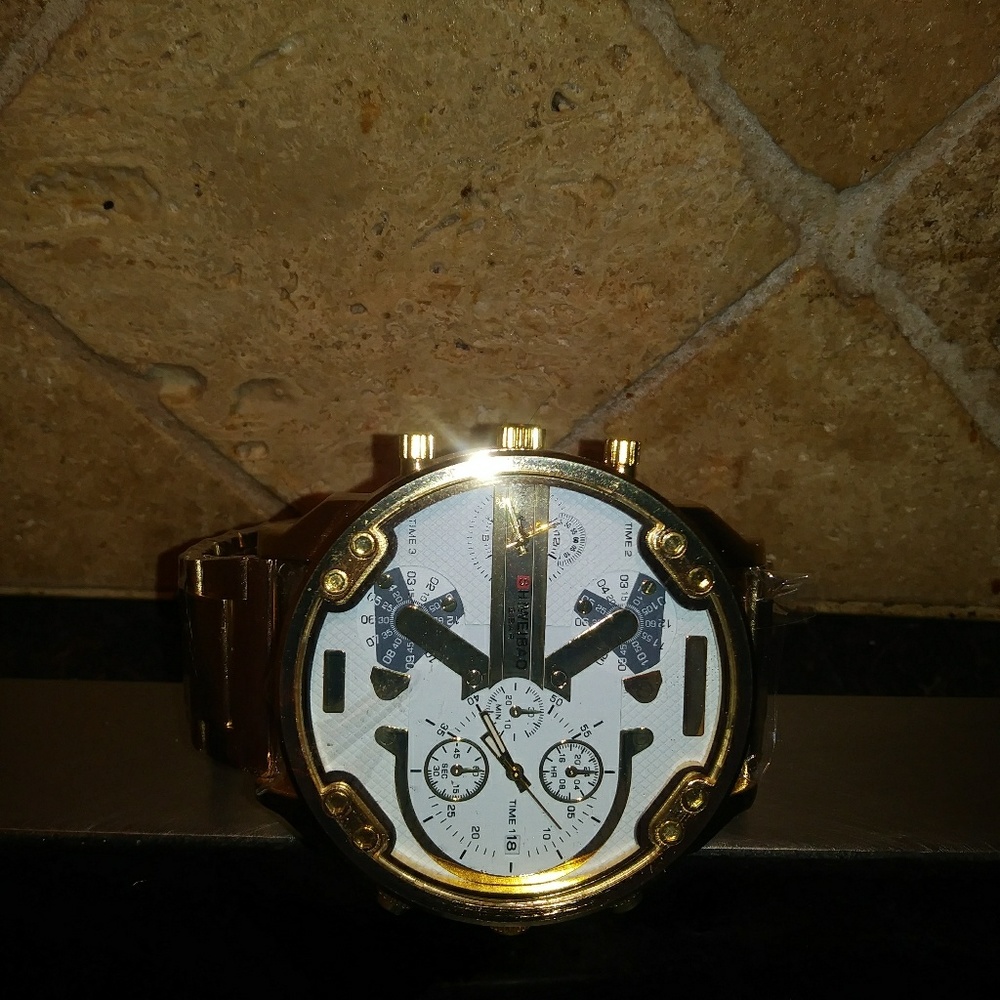Watch - Picture 3 of 5